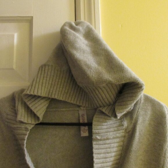 𝅺GITANO SIZE SMALL GRAY HOODED SWEATER - Picture 4 of 6